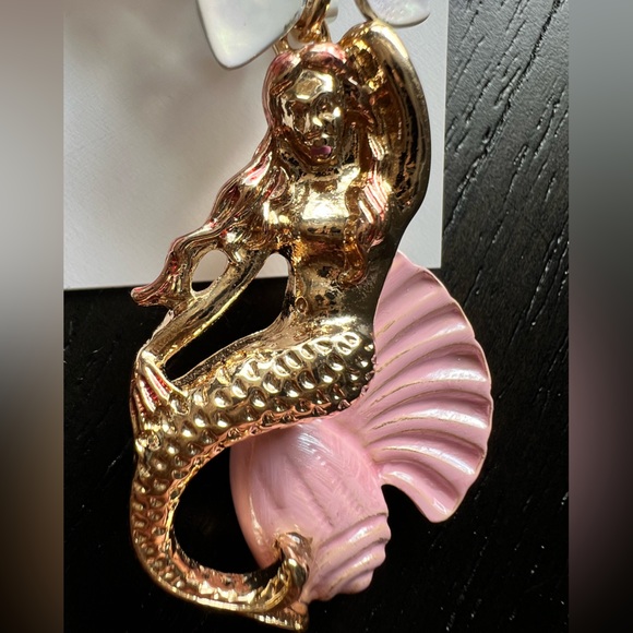 NWT Betsey Johnson Gold Tone Flower, Starfish, Mermaid & Seashell Drop Earrings - Picture 4 of 9